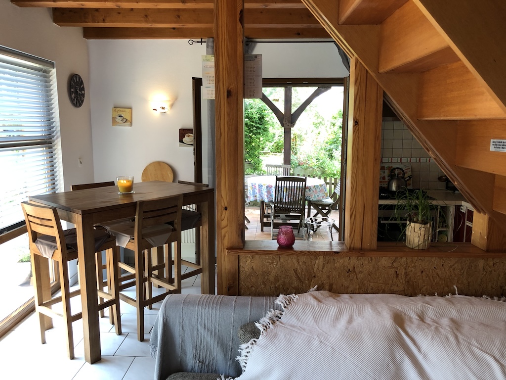 Gite Le Pin - vue intérieure salon et salle à manger